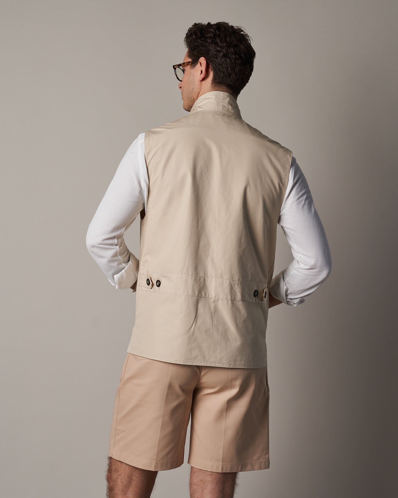 White utility vest 2025